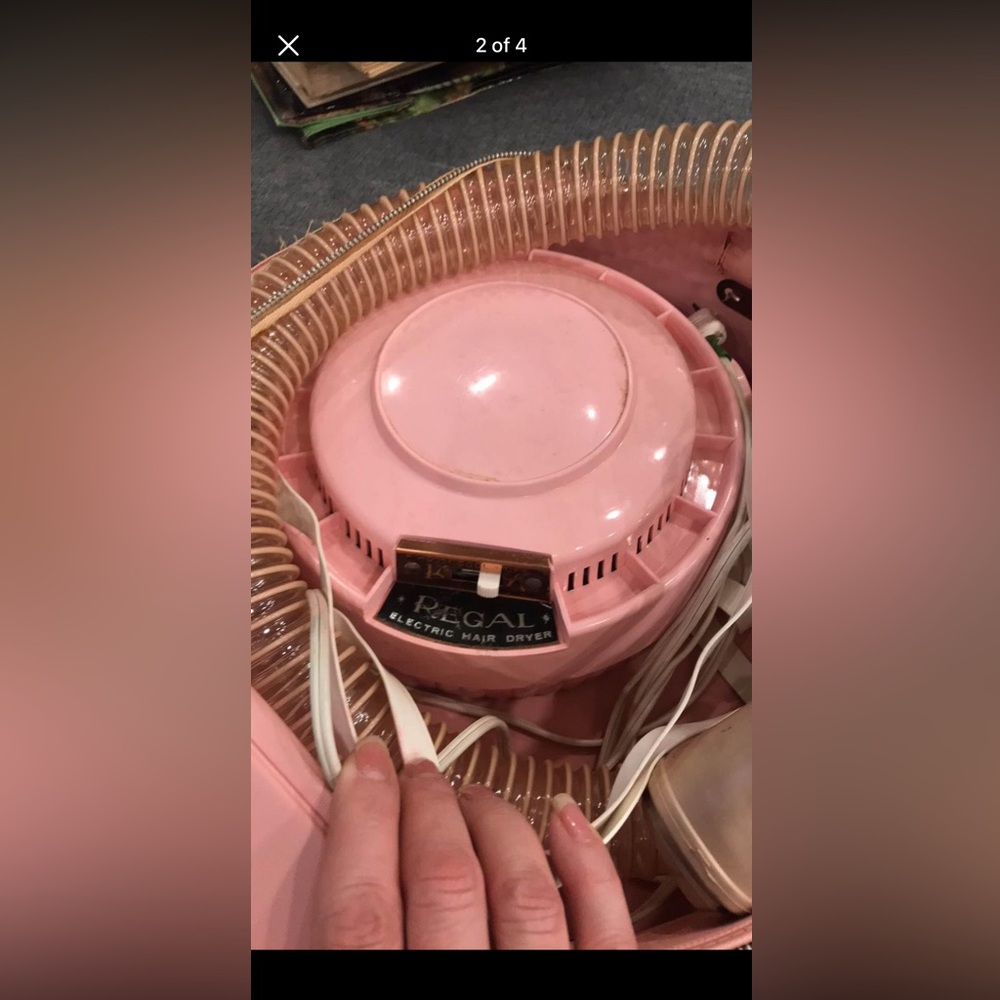 Regal vintage bonnet style hair dryer in case. look at photos, zipper is torn.